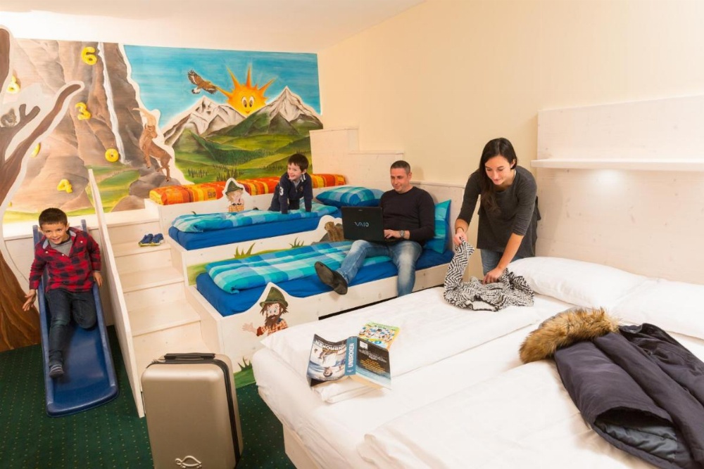 Family Room (2 Adults + 2 Children)